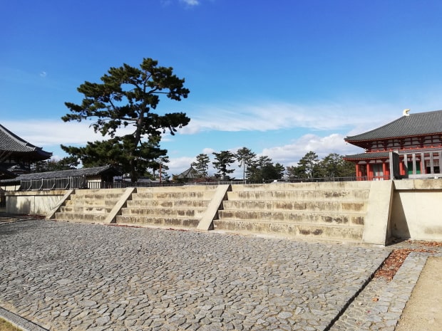 興福寺の南大門跡