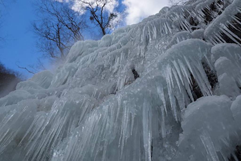 石鎚山の氷を楽しむ